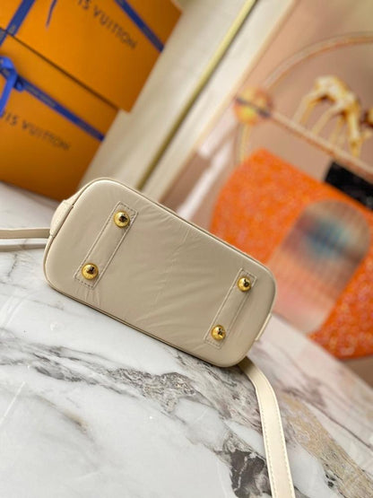 Stylish Woven Calfskin Crossbody Bag – Limited Edition
