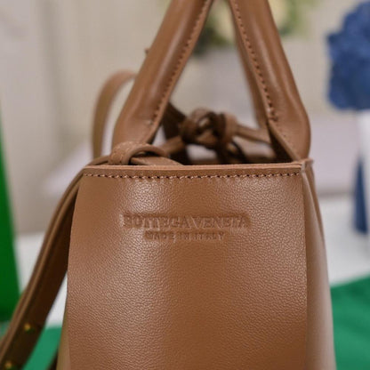 Alma Tote Bag