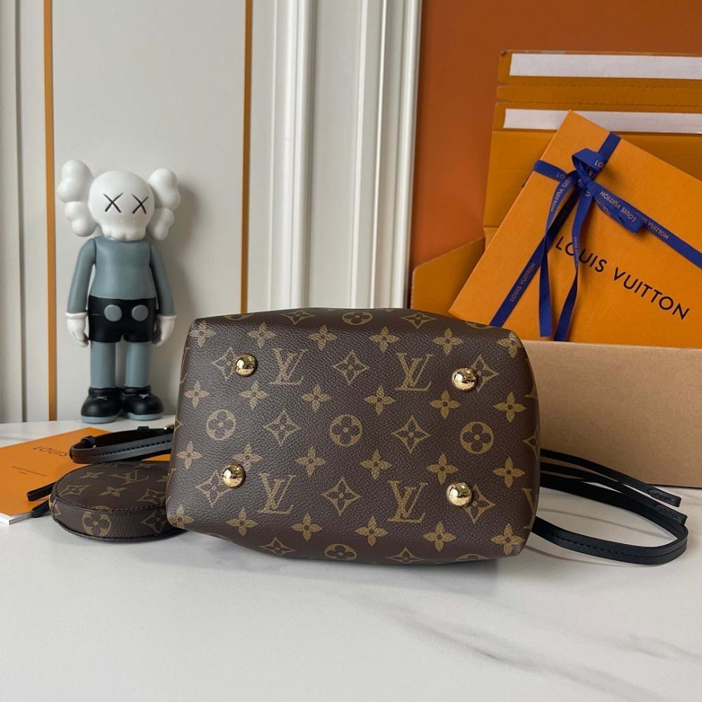 Modern Refined Lambskin Shoulder Bag