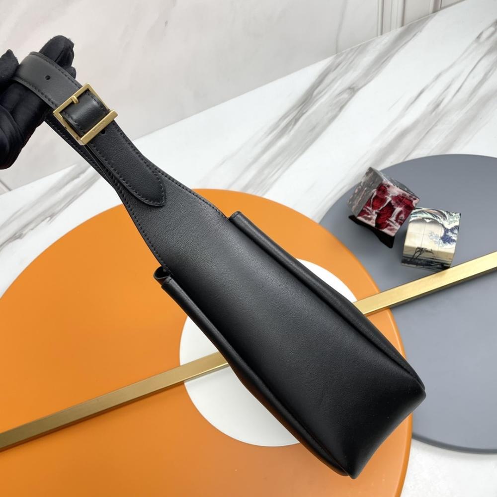 Classic Leather Shoulder Bag