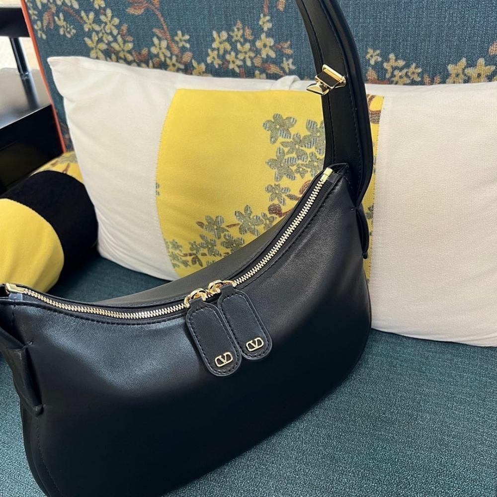 Elegant Shoulder Bag – Limited Edition