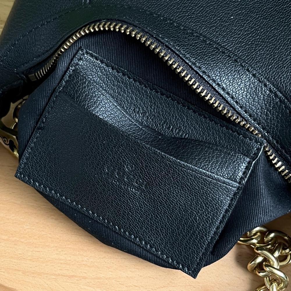 Elegant Refined Crossbody Bag