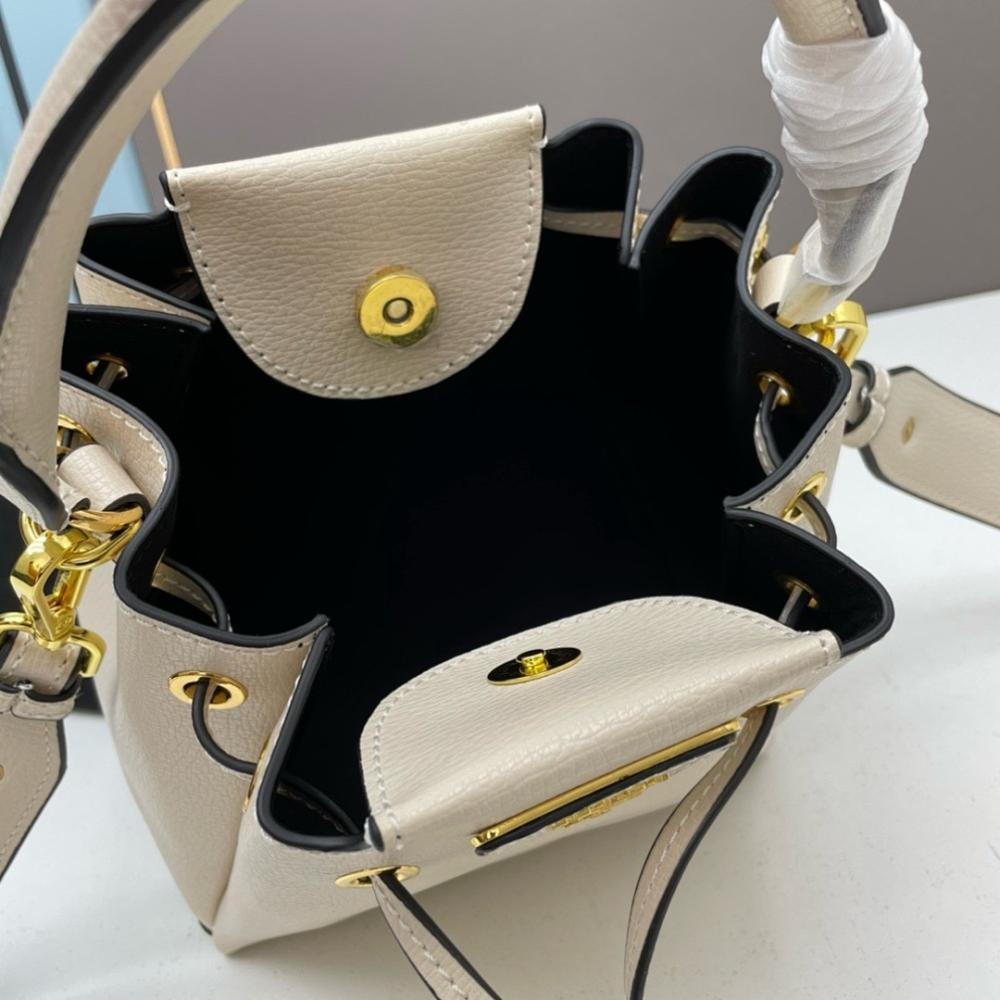 Stylish Refined Quilted Bucket Bag