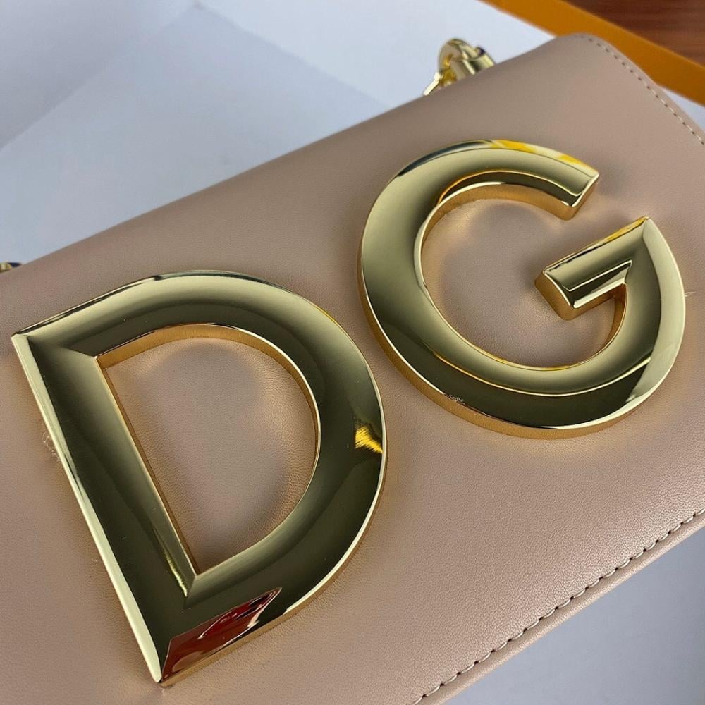 Elegant Refined Leather Crossbody Bag