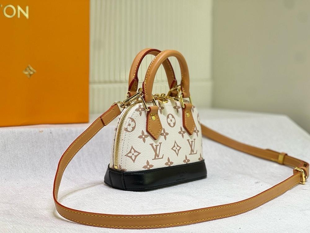 Diane Leather Shoulder Bag