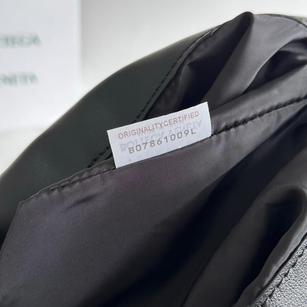 Modern Refined Leather Shoulder Bag