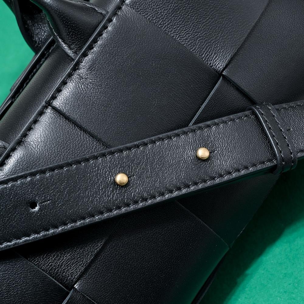 Elegant Stylish Woven Leather Shoulder Bag – Special Edition