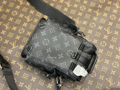 Italian-Inspired Elegant Black Leather Crossbody Bag