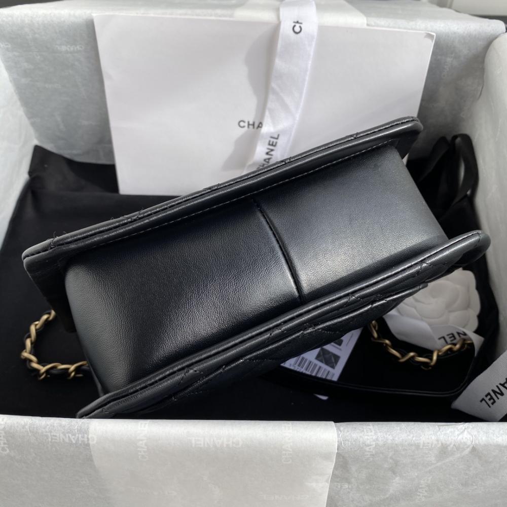 Elegant Leather Shoulder Bag