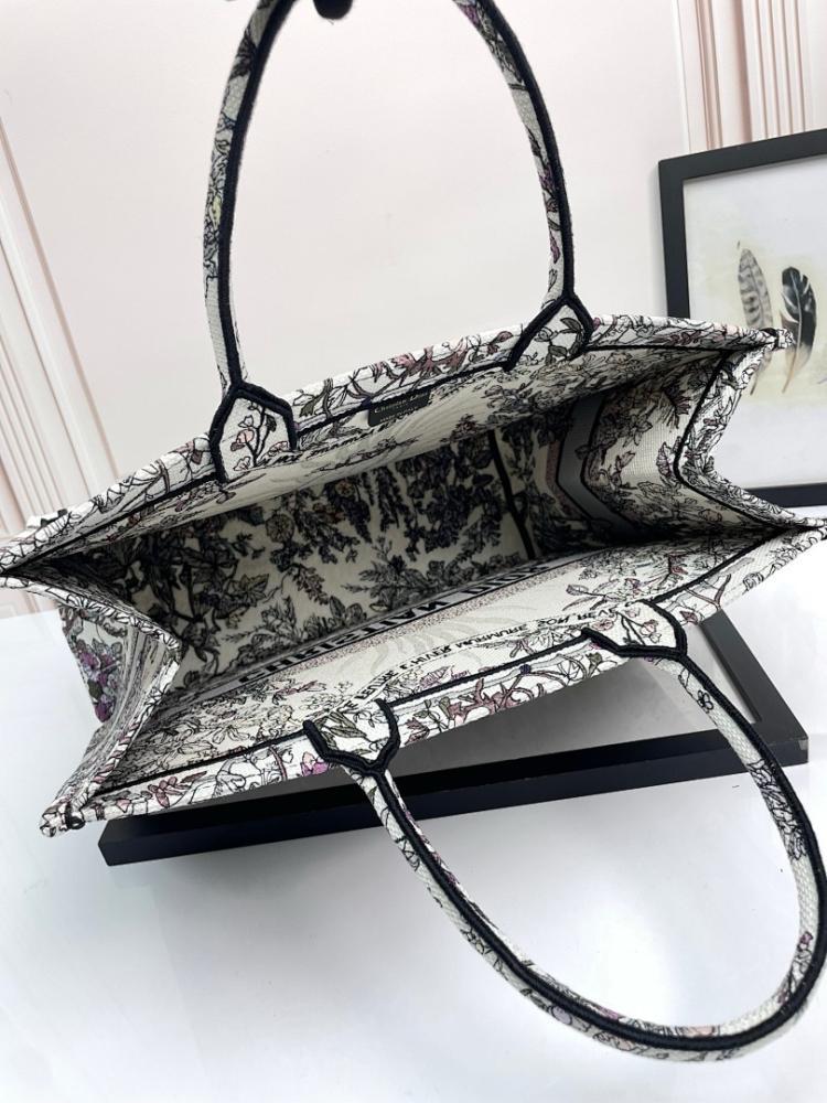 Modern Elegant Embroidered Shoulder Bag