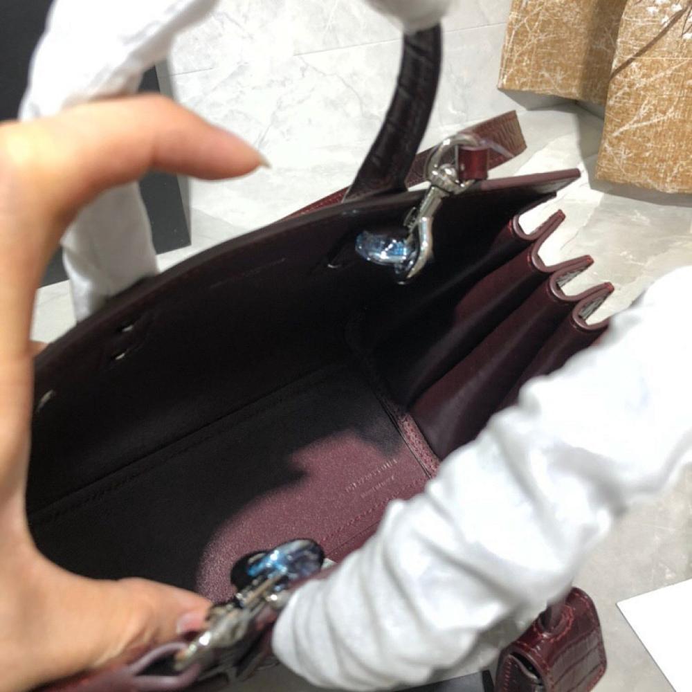 Classic Italian-Inspired Pink Leather Shoulder Bag