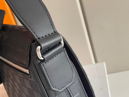 Modern Luxury Leather Shoulder Bag – Limited Edition