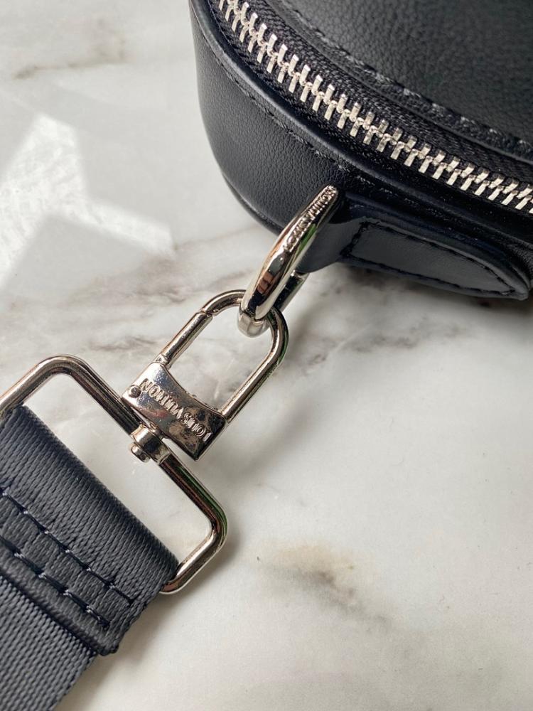Modern Refined Leather Shoulder Bag