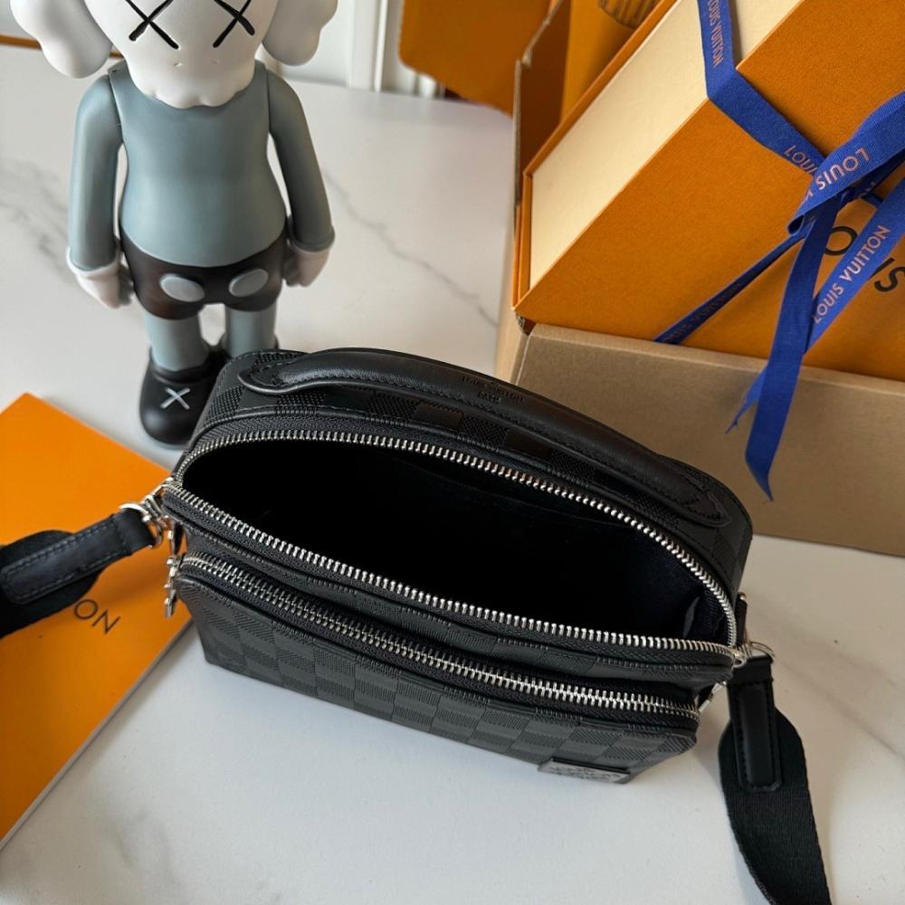 Modern Italian-Inspired Leather Shoulder Bag