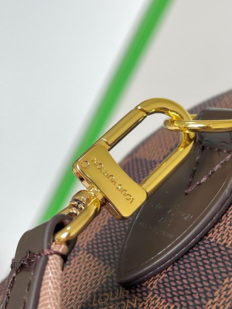 Classic Italian-Inspired Leather Shoulder Bag