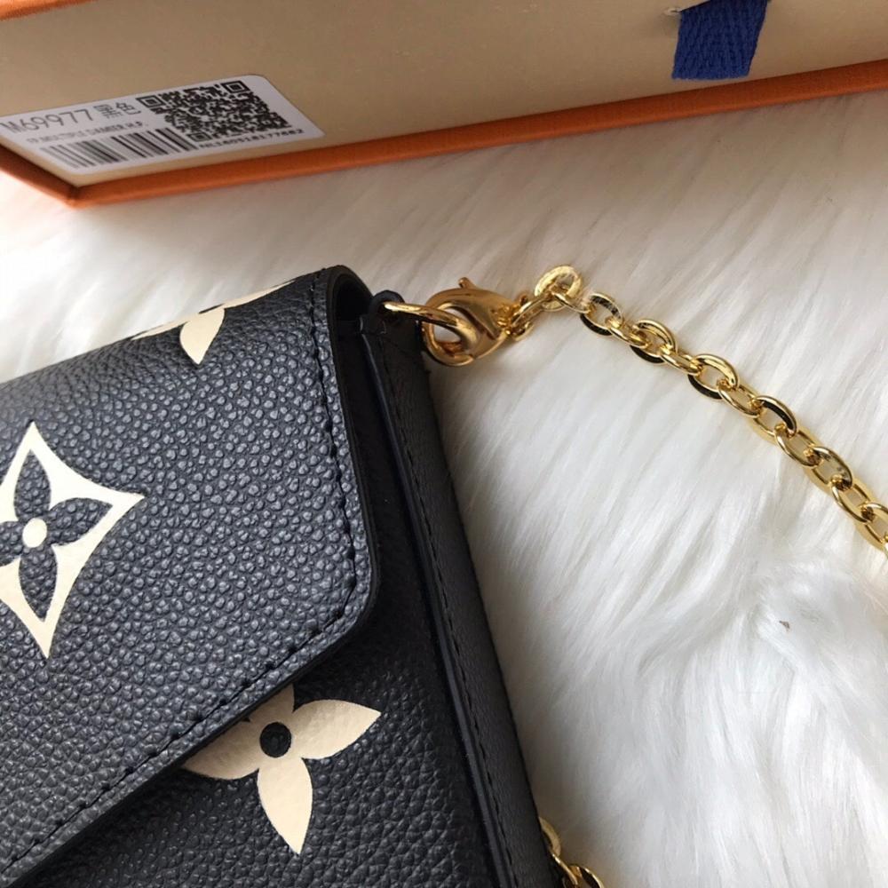 Classic Italian-Inspired Leather Crossbody Bag