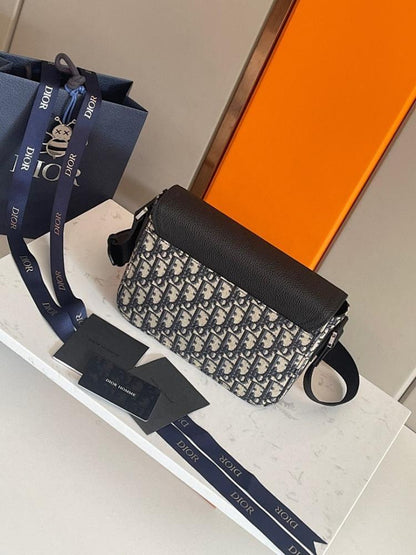 Stylish Refined Black Calfskin Shoulder Bag