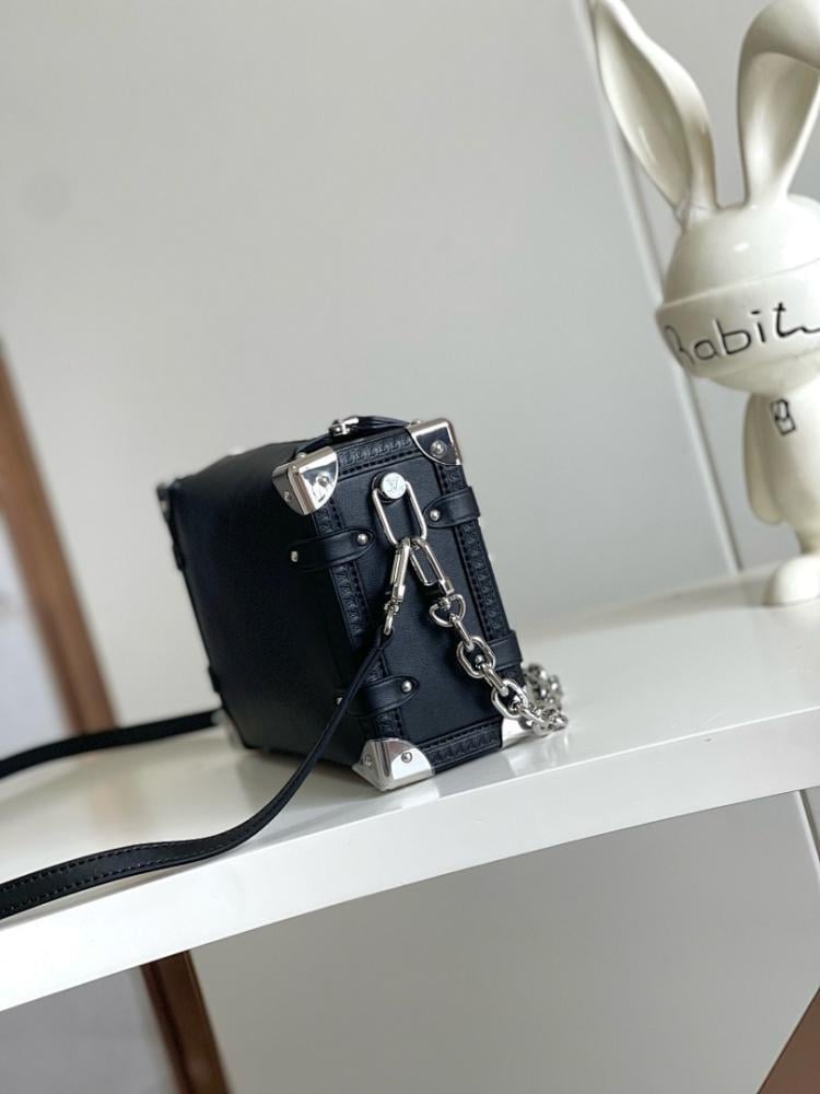 Luxury Silver Lambskin Crossbody Bag – Limited Edition
