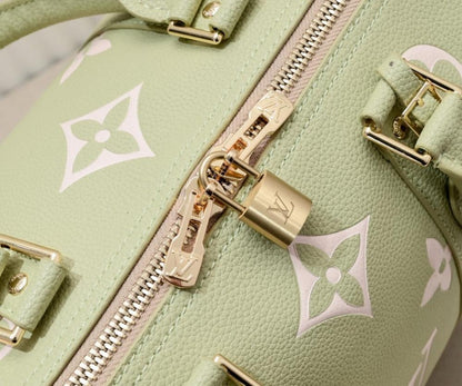 Classic Refined Leather Shoulder Bag