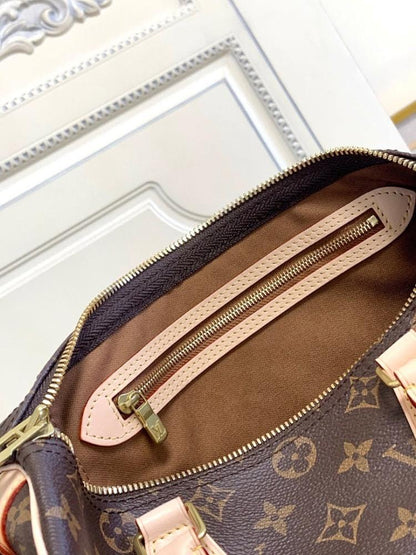 Alma Leather Shoulder Bag