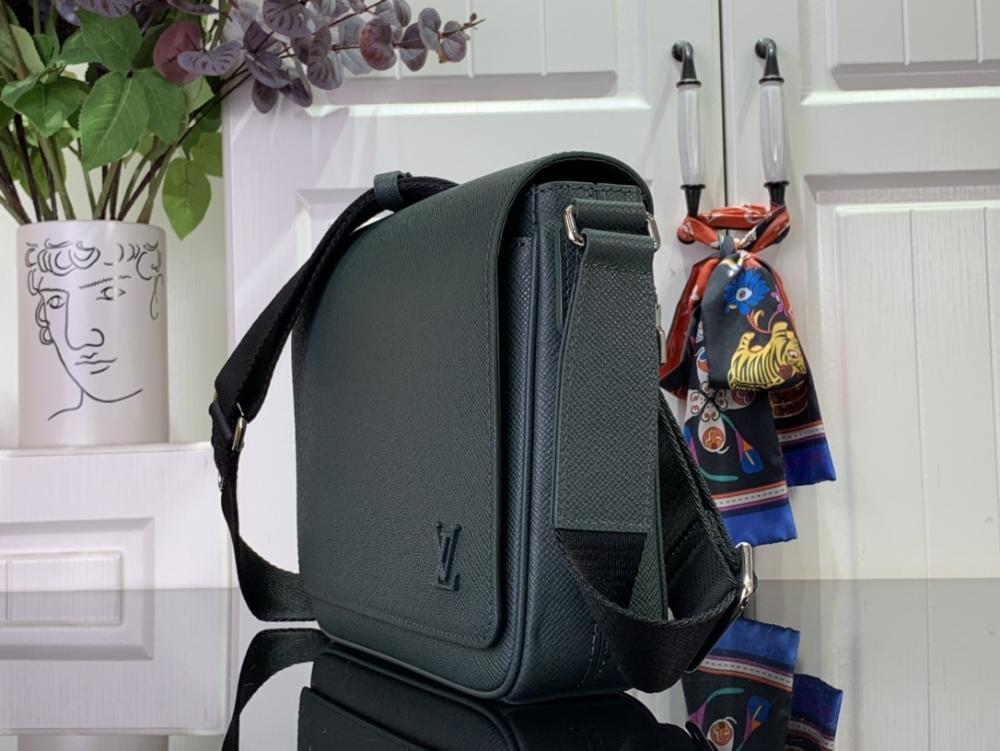Classic Shoulder Bag