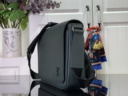 Classic Shoulder Bag
