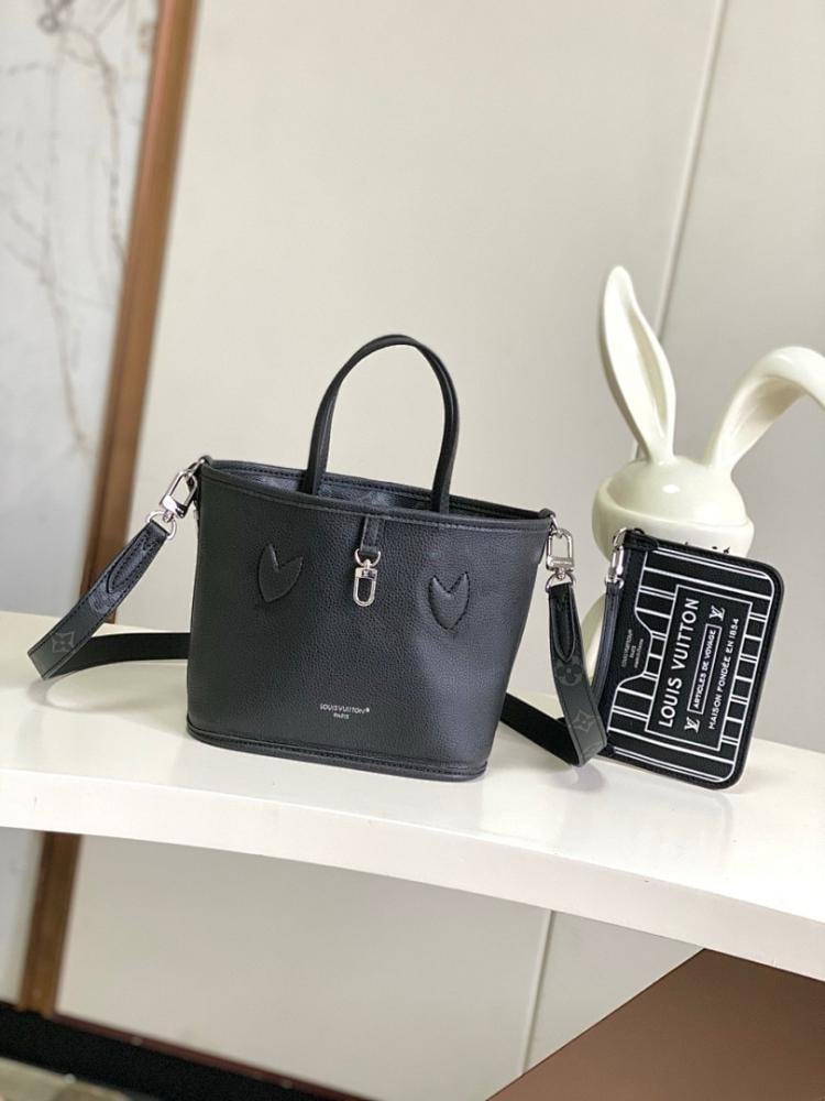 Neverfull Black Monogram Leather Shoulder Bag