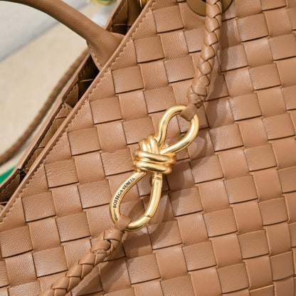 Elegant Leather Crossbody Bag