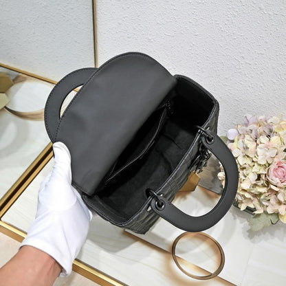 Luxury Leather Shoulder Bag – Special Edition