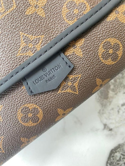 Modern Refined Shoulder Bag