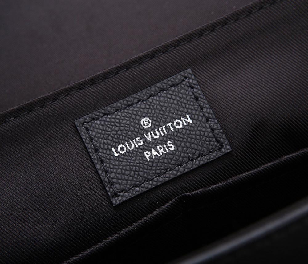 Modern Refined Leather Shoulder Bag