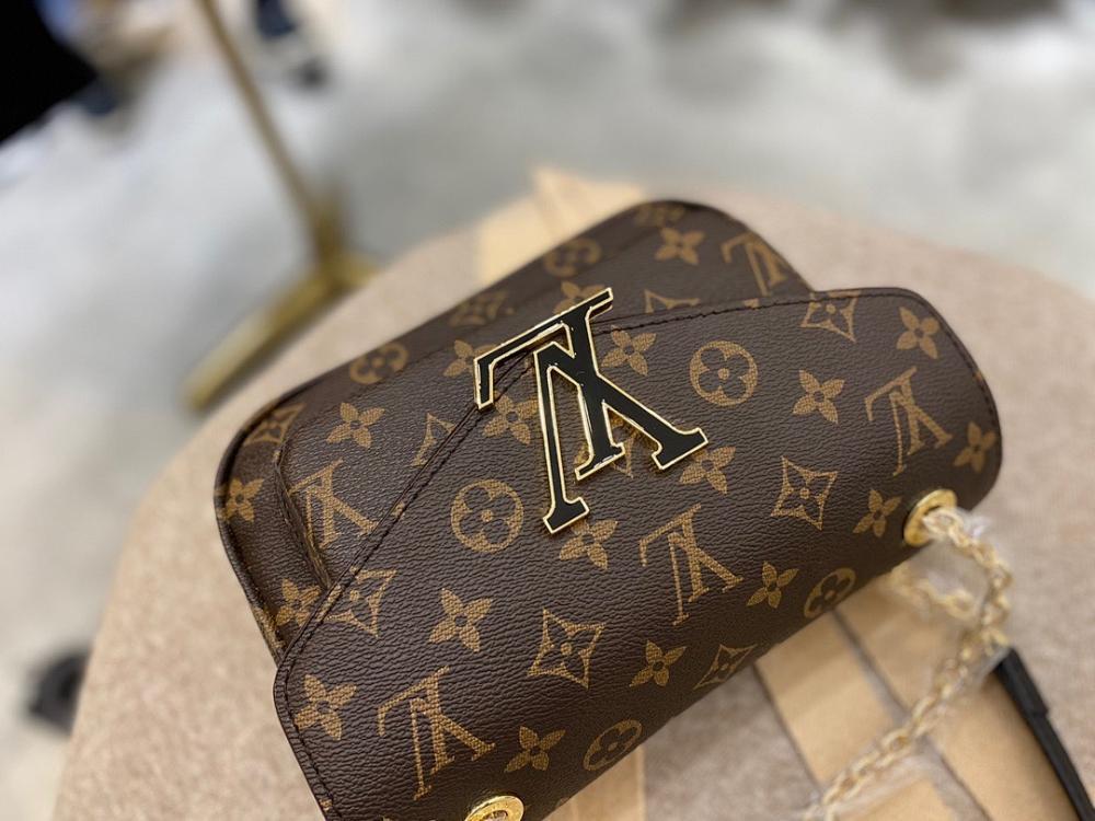 Modern Elegant Leather Shoulder Bag