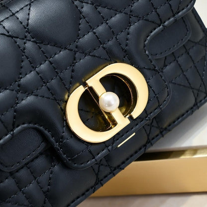 Elegant Refined White Leather Crossbody Bag