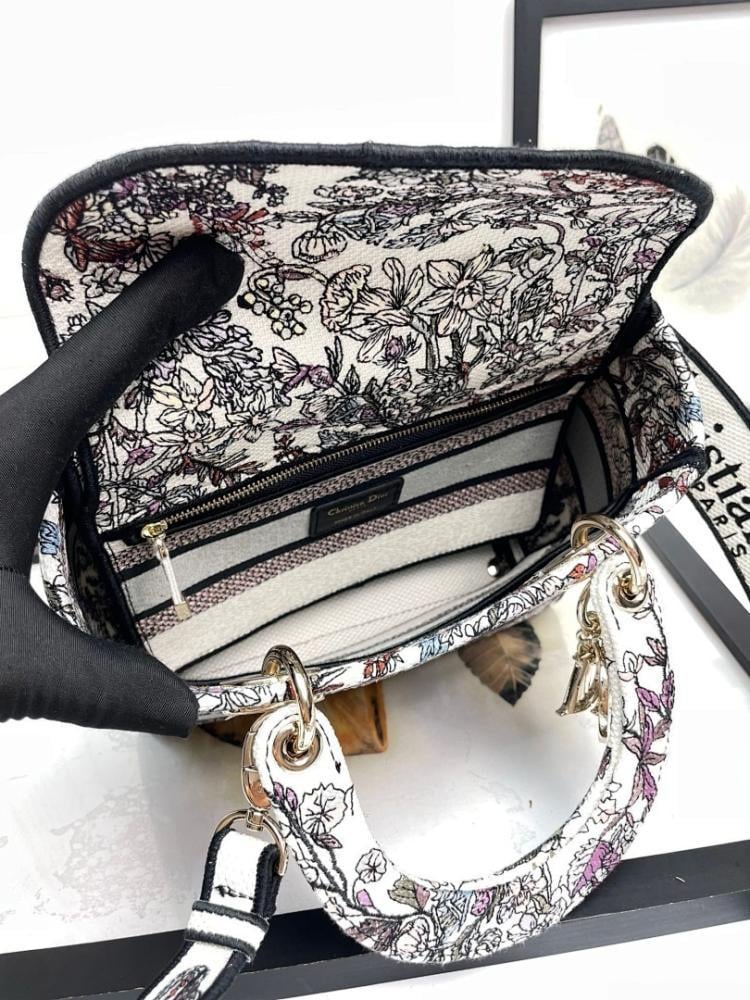 Luxury Refined Embroidered Shoulder Bag