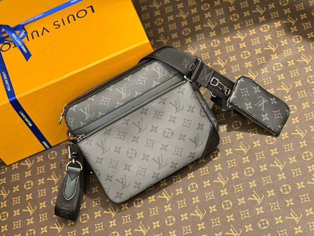 Modern Refined Canvas Shoulder Bag