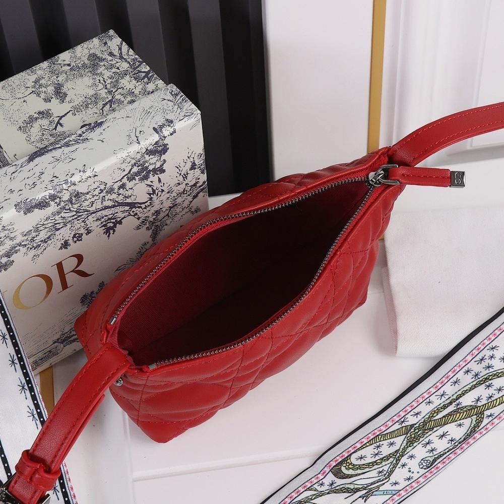 Classic Refined Quilted Leather Shoulder Bag