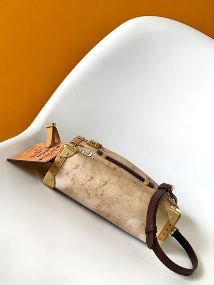 Alma Leather Shoulder Bag