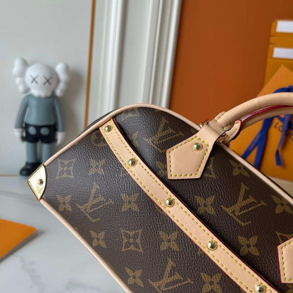 Modern Refined Studded Leather Crossbody Bag