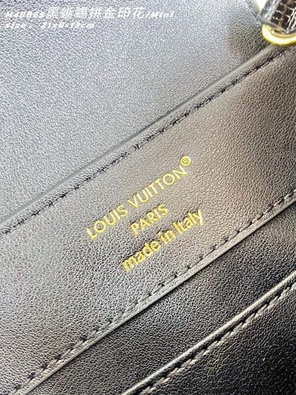 Capucines Leather Top Handle Bag