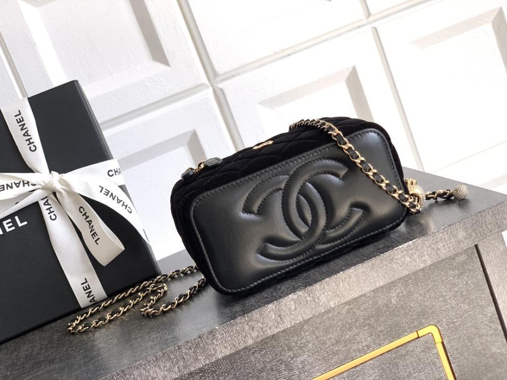 Alma Gold Satin Wallet
