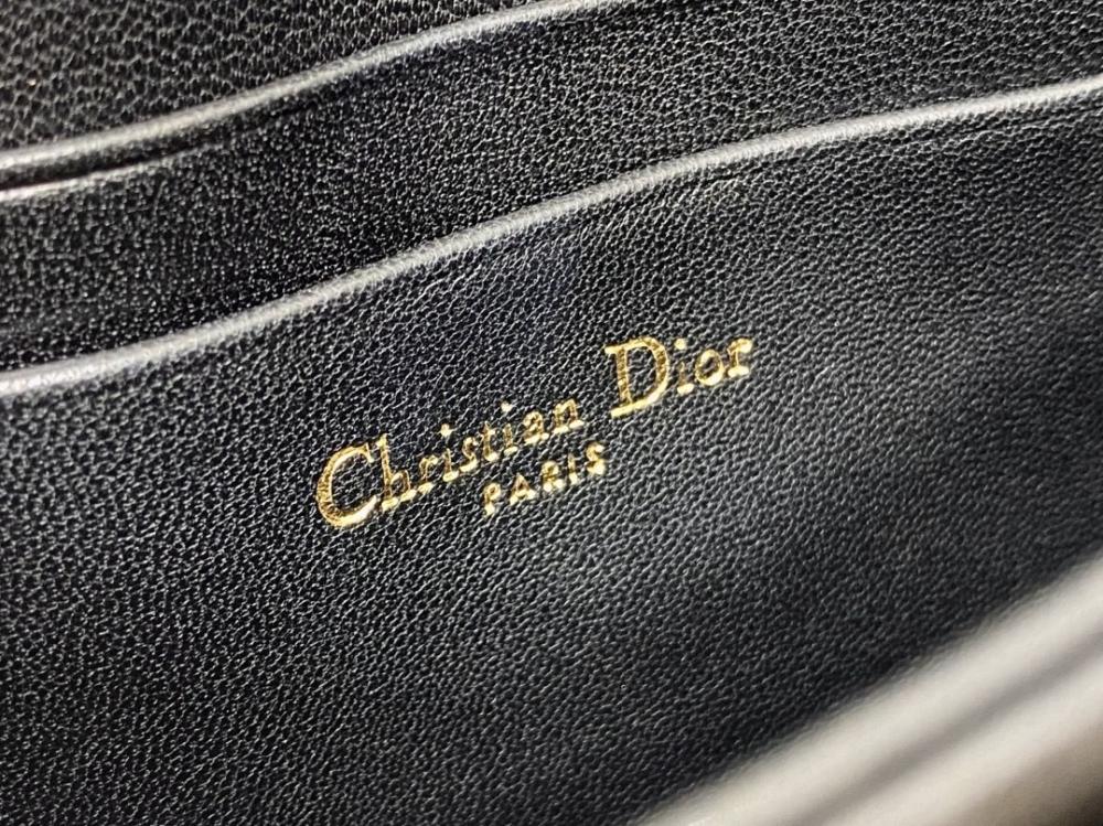 Elegant Leather Top Handle Bag