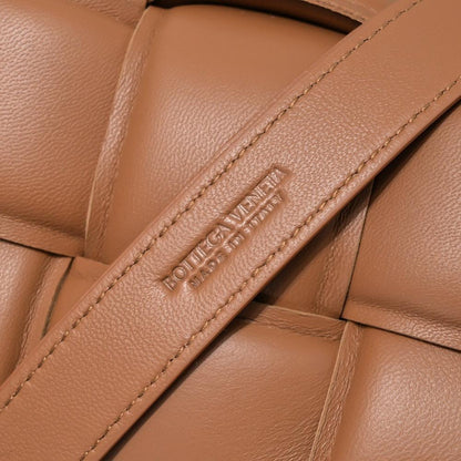 Stylish Refined Lambskin Crossbody Bag