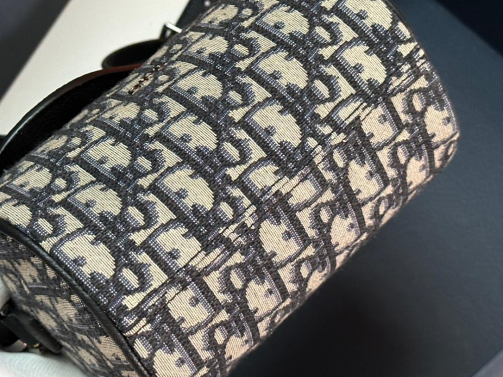 Luxury Black Leather Shoulder Bag – Limited Edition