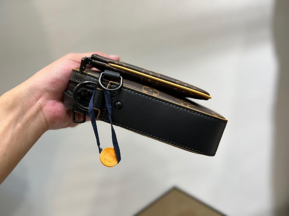Modern Italian-Inspired Shoulder Bag