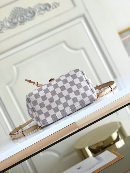 Elegant Refined Gold Shoulder Bag