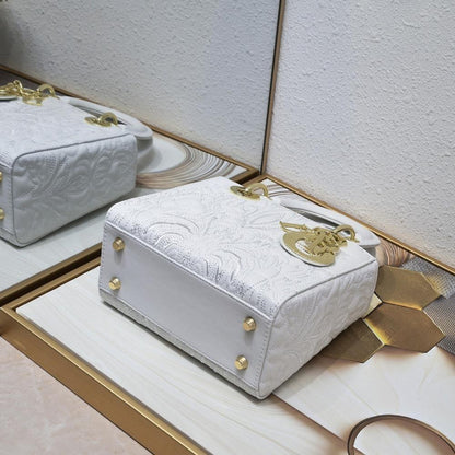 Luxury Elegant Gold Quilted Shoulder Bag