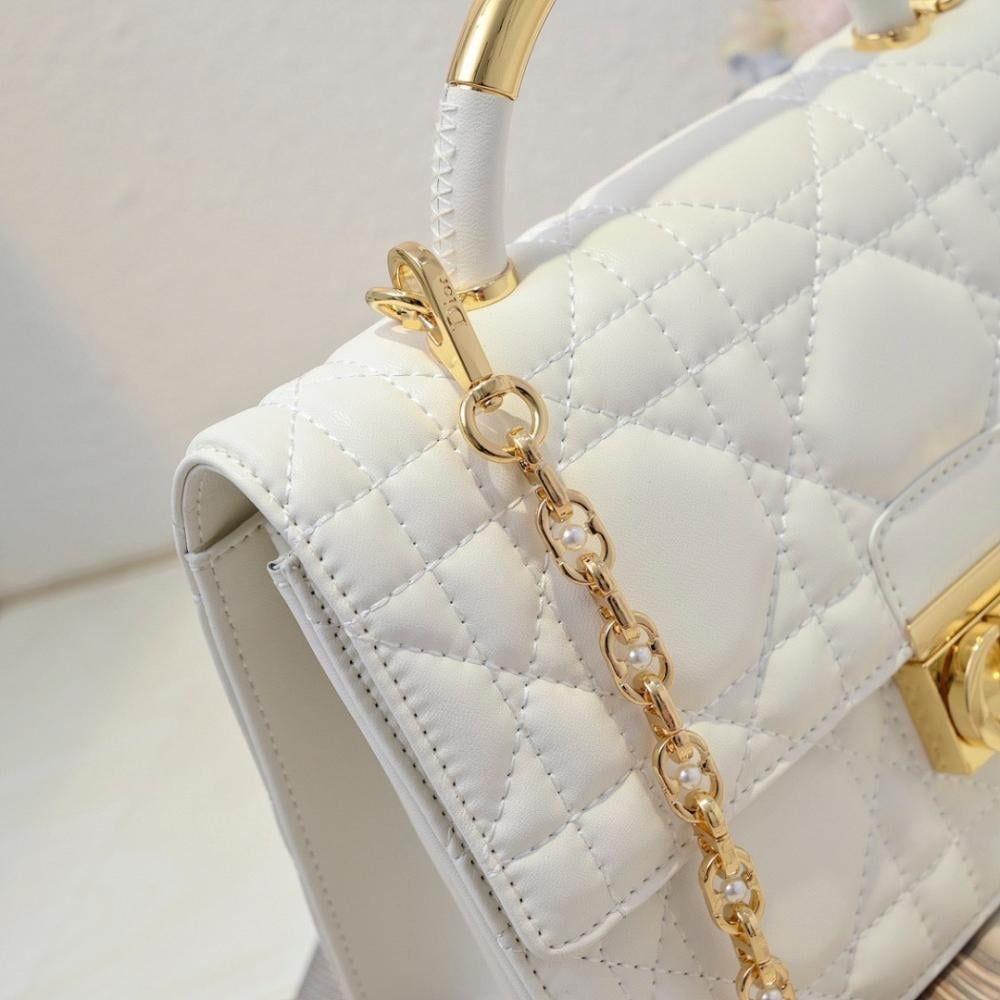 Modern Elegant Quilted Shoulder Bag