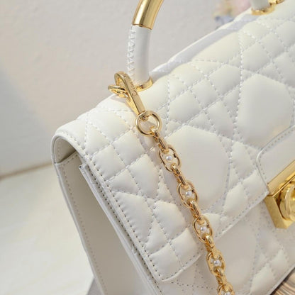 Modern Elegant Quilted Shoulder Bag