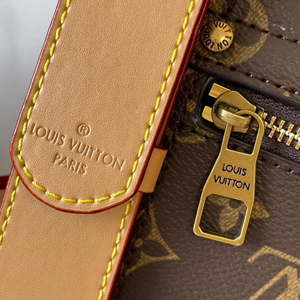 Elegant Studded Leather Travel Bag – Limited Edition
