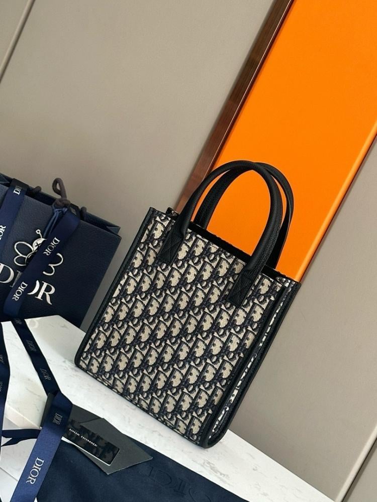 Elegant Stylish Black Printed Leather Shoulder Bag